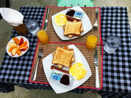 Adroit Beach Inn Отели рядом с достопримечательностью «Гурайдо»