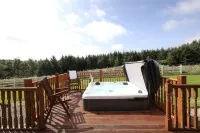 Joivy Greenknowes Lodge with Hot Tub and Wood Burning Stove Hotels in Kelty