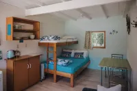 Golden Bay Holiday Park فنادق في Pohara