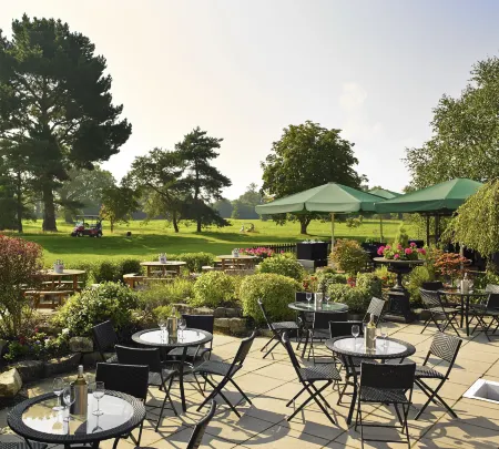 Meon Valley Hotel, Golf & Country Club Отели рядом с достопримечательностью «Глен Эйр Холс оф Резиденс»