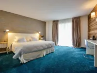 Hôtel Catalpa Hotels near Eglise Sainte Bernadette
