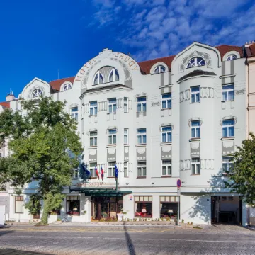 Hotel Savoy Prague Отели рядом с достопримечательностью «Лорета»