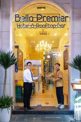 Bella Premier Hotel & Rooftop Skybar Hotell i Mê Linh