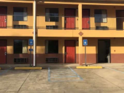 แคลร์มอนต์ อินน์ โรงแรมในPickens County