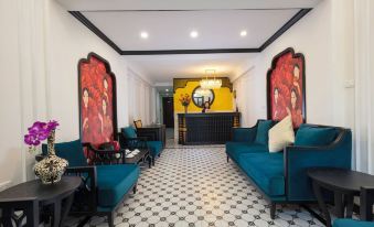 Queen Light Hotel