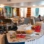 Le Plaza Hotel - breakfast