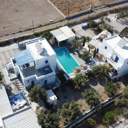 Studios Apartments Kapetanios Отели рядом с достопримечательностью «Пляж Перисса»