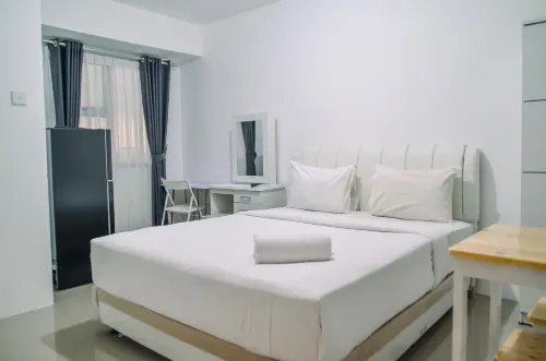 Minimalist Studio Room at Urbantown Serpong Apartment - Swimmingpools