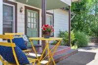 Cinnamon Bear Creekside Inn