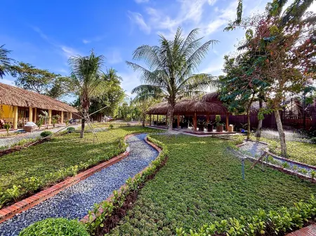 Mango Home Riverside Отели в г. Giong Trom District