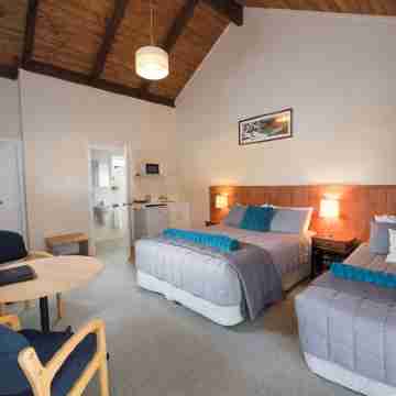 Adventure Lodge and Motels and Tongariro Crossing Track Transport Rooms