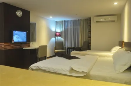 Al-Aidid Homestay Отели в г. Кота-Бару