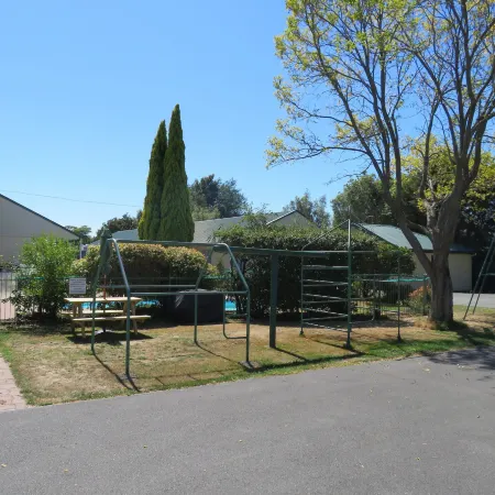 Commodore Court Motel
