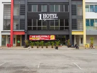 1 Hotel Signature Hotels near Pantai Saujana