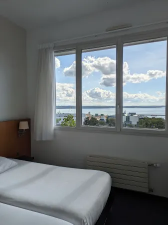 Hotel de la Gare Brest Отели рядом с достопримечательностью «Faculty of Science and Technology»