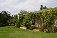 Berluda Farmhouse and Cottages Hotels in Oudtshoorn