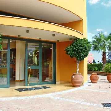 City Hotel