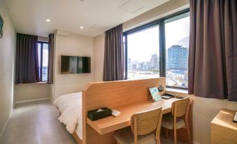 Mipo Oceanside Hotel