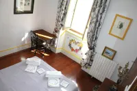 Chambres d'Hôtes l'Enclos des Jacobins 셍쥐홍 호텔