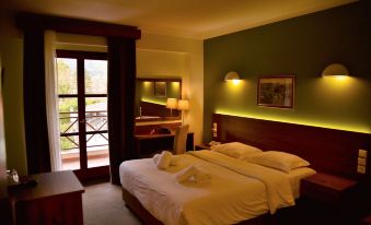 Mont Helmos Hotel