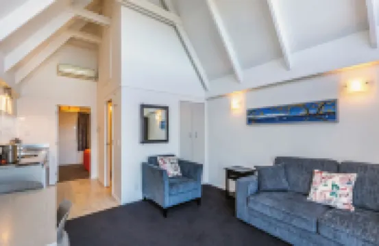 Gables Lakefront Motel