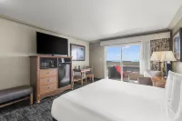 Surf and Sand Lodge
