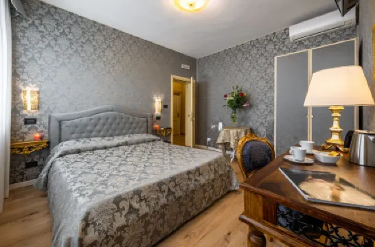 Hotel Apostoli Garden Отели рядом с достопримечательностью «Церковь Святых Апостолов»