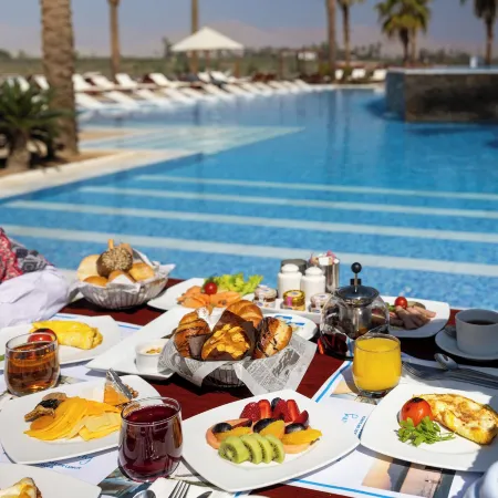 Hilton Luxor Resort & Spa