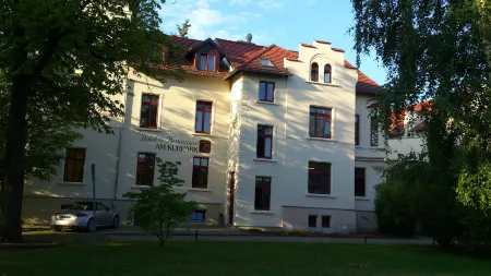 Hotel am Kurpark Отели в г. Зальцланд