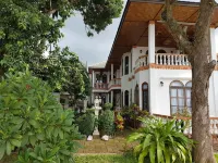 Mut Mee Garden Guest House - parking
