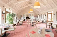 Hotel le Golf Parc Robert Hersant - parking