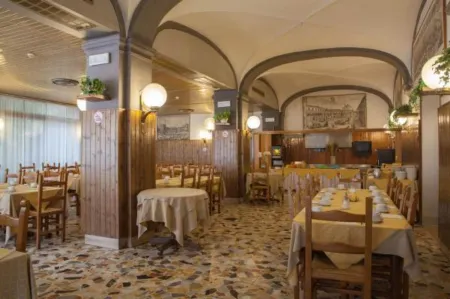 Auto Park Hotel Отели рядом с достопримечательностью «Вилла Кастелло»