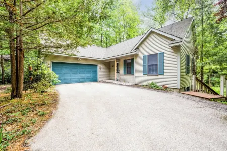 Book for the Fall-Winter Season Now! Discounted Rates! -Pet-Friendly.