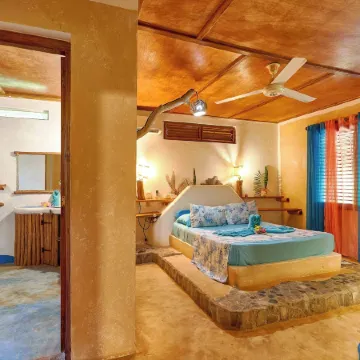 Chalet Tropical Hotel & Pool Bar Restaurant