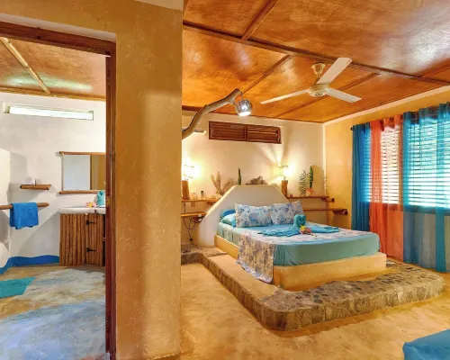 Chalet Tropical Hotel & Pool Bar Restaurant โรงแรมในลาส กาเลราส