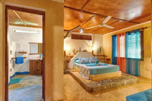 Chalet Tropical Hotel & Restaurant-Pizzeria Hotels in Лас Галерас