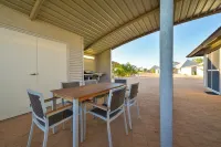 Exmouth Escape Resort فنادق في اكسماوث