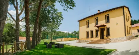 Reysan Centro Rio Lobos Отели в г. Canicosa de la Sierra