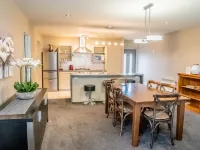 Airport Christchurch Motel Hotels near Burnside