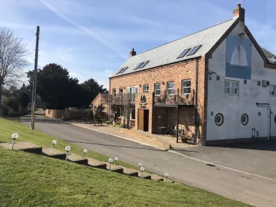 The Ship Inn Hotels near Greencore Food to Go