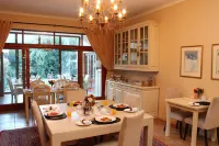 Riversong Guest House Hotels in Claremont