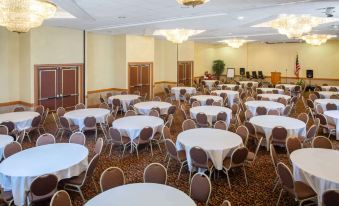 Days Inn & Suites by Wyndham Tallahassee Conf Center I-10