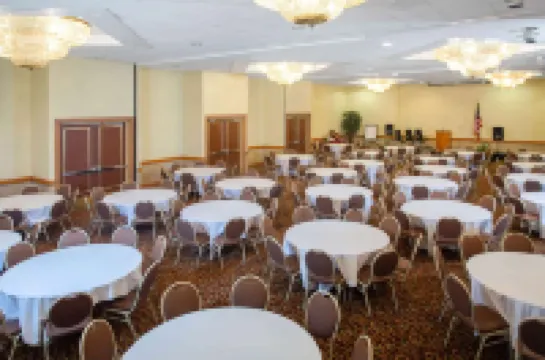 Days Inn & Suites by Wyndham Tallahassee Conf Center I-10