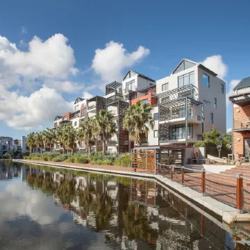 Quayside 301 by Ctha