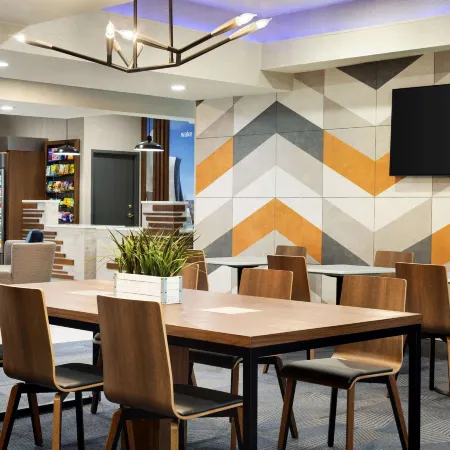 La Quinta Inn & Suites by Wyndham Salem or