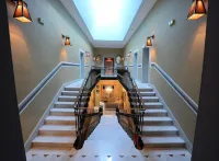 Grand Hôtel Henri - Hôtel Restaurant Hôtels à : Fontaine-de-Vaucluse