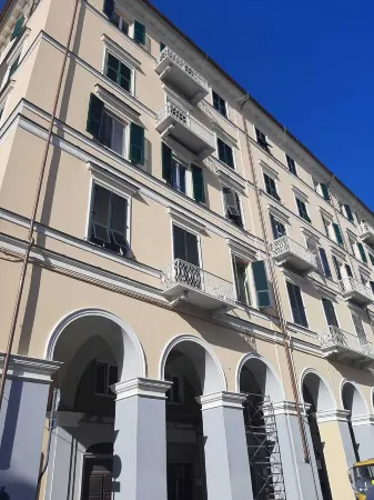 Residenza Viani Guest House Отели рядом с достопримечательностью «Le Scalinate - La Spezia»