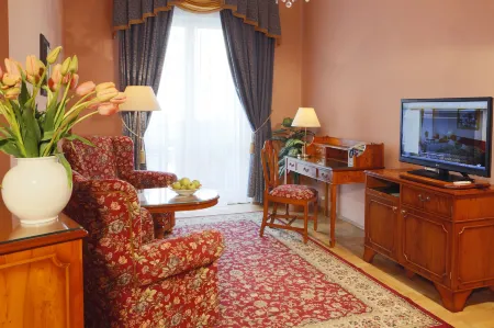 Hotel Bristol Отели рядом с достопримечательностью «Гейзерная колоннада»