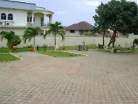East Airport Guesthouse - Pensions