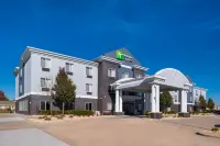 Holiday Inn Express & Suites Pittsburg 피츠버그 주립대학 주변 호텔